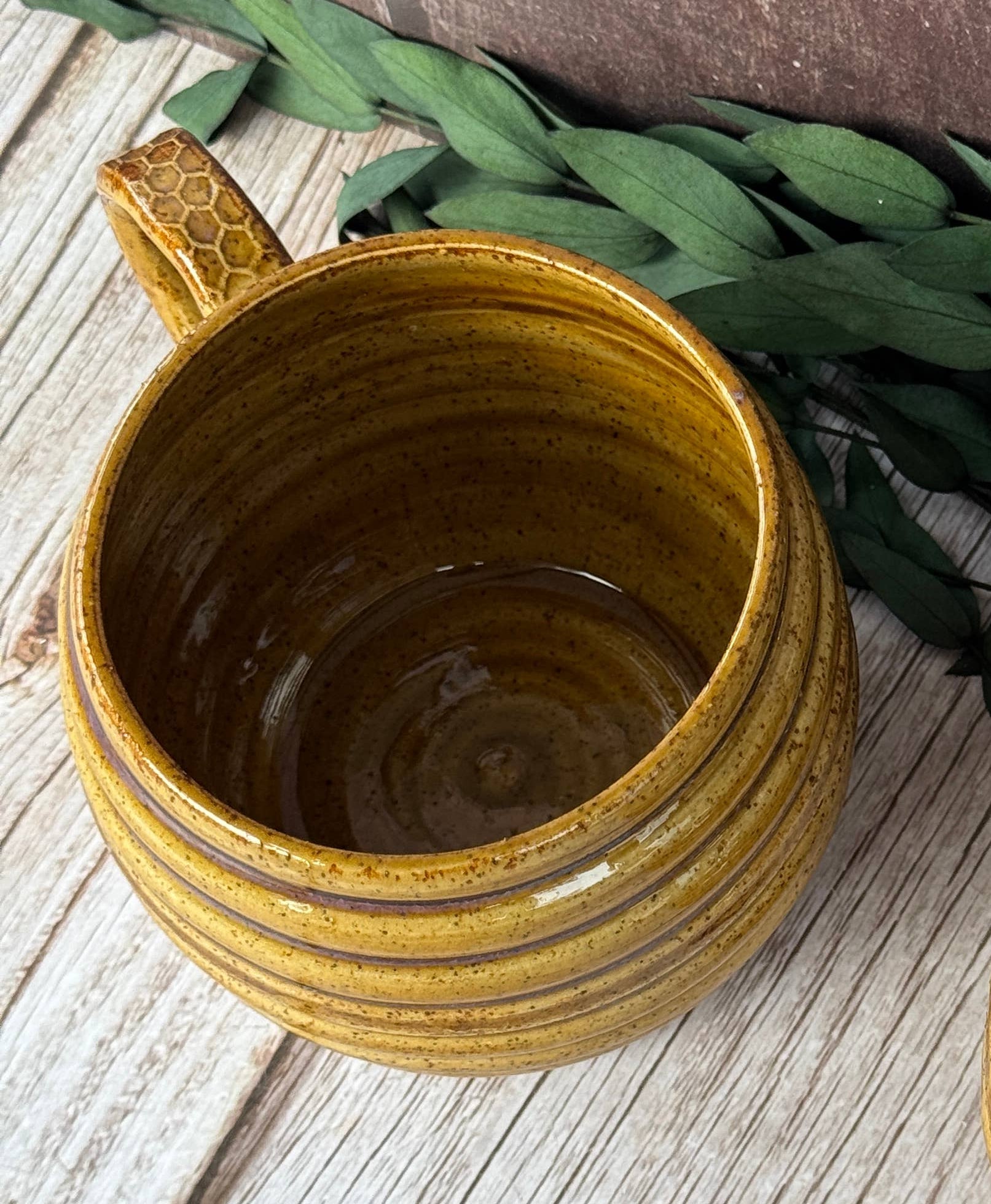 Beehive mug handmade