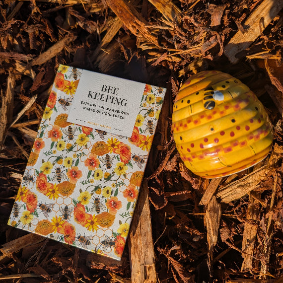 Pocket beekeeping book Main image