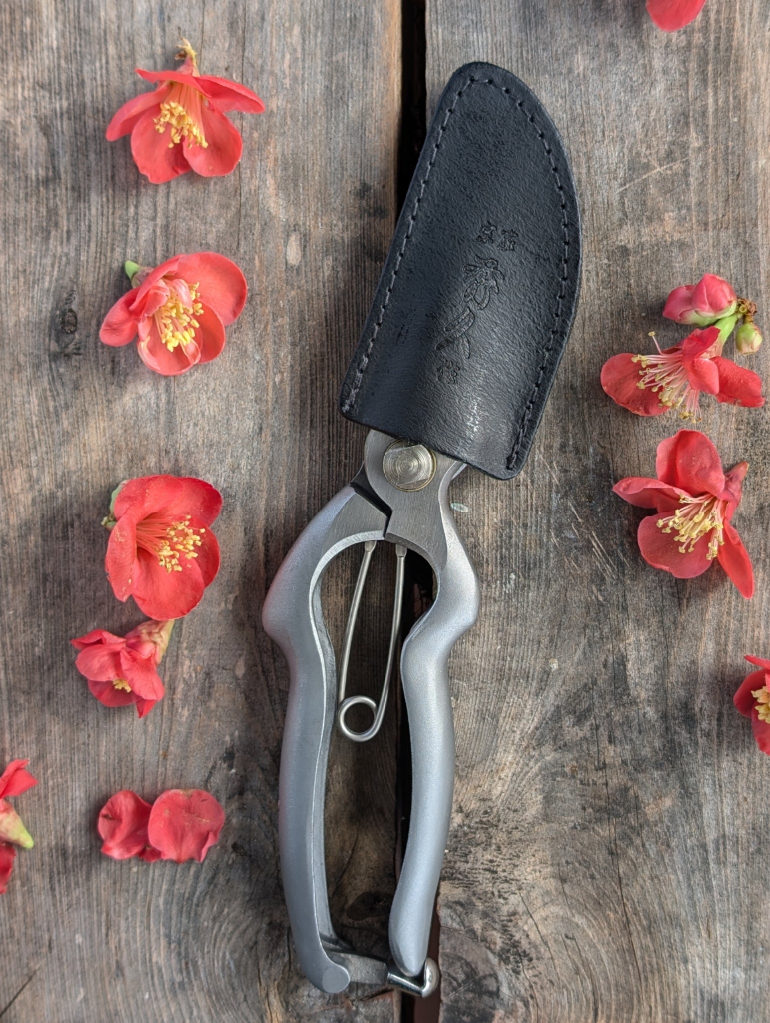 Handmade Stainless Steel Secateurs - 180mm Secondary image